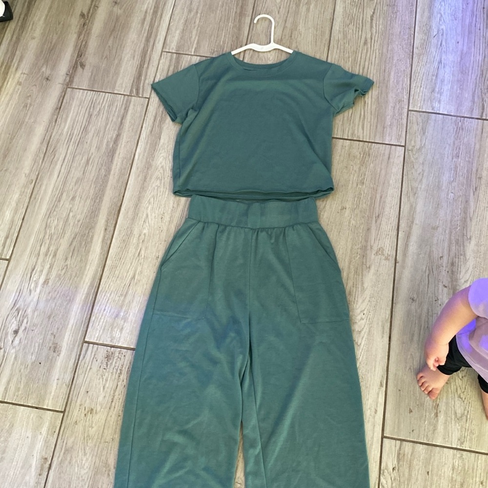 Savvi Courtney Set
